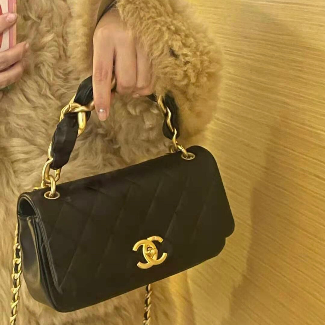 Chanel 拋光小羊皮菱格口蓋包