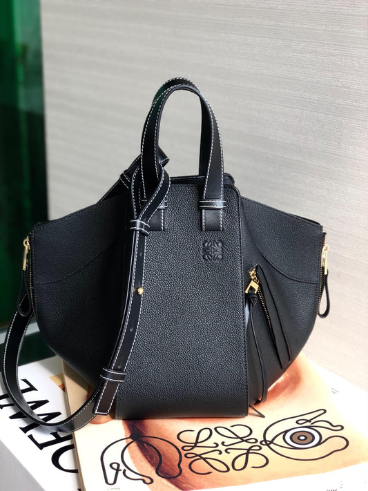羅L威-Hammock 小號13.5X25X30 cm
荔枝紋黑色金扣