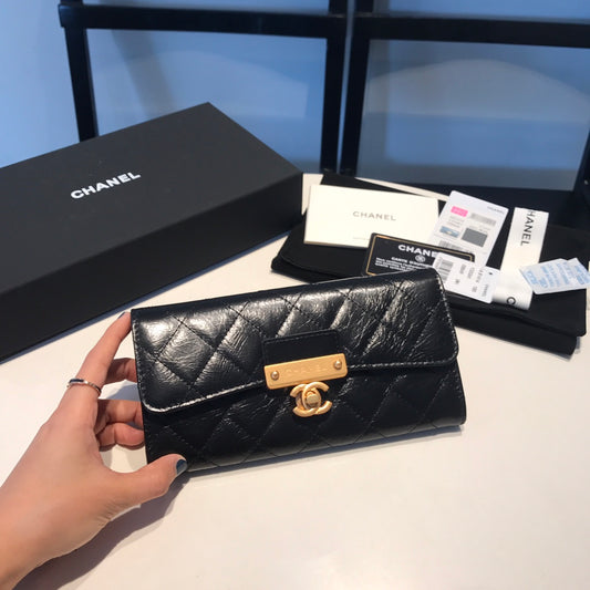 Chanel 油蠟牛皮復古翻蓋長夾