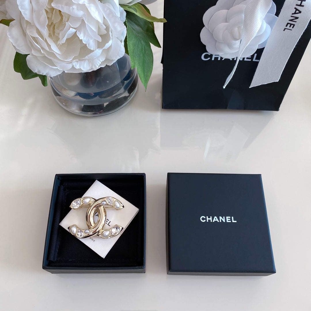 Chanel 胸針
