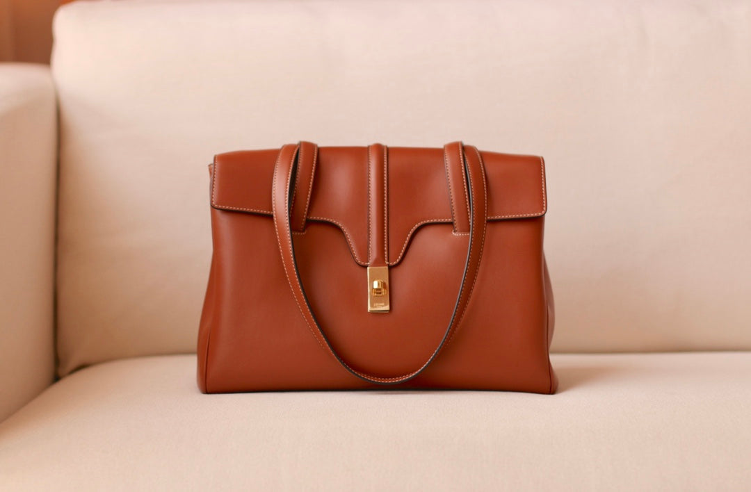 Celine SOFT 16 中號光滑牛皮革手-棕色