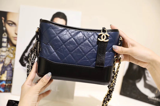 Chanel 小號流浪包-黑籃菱格紋