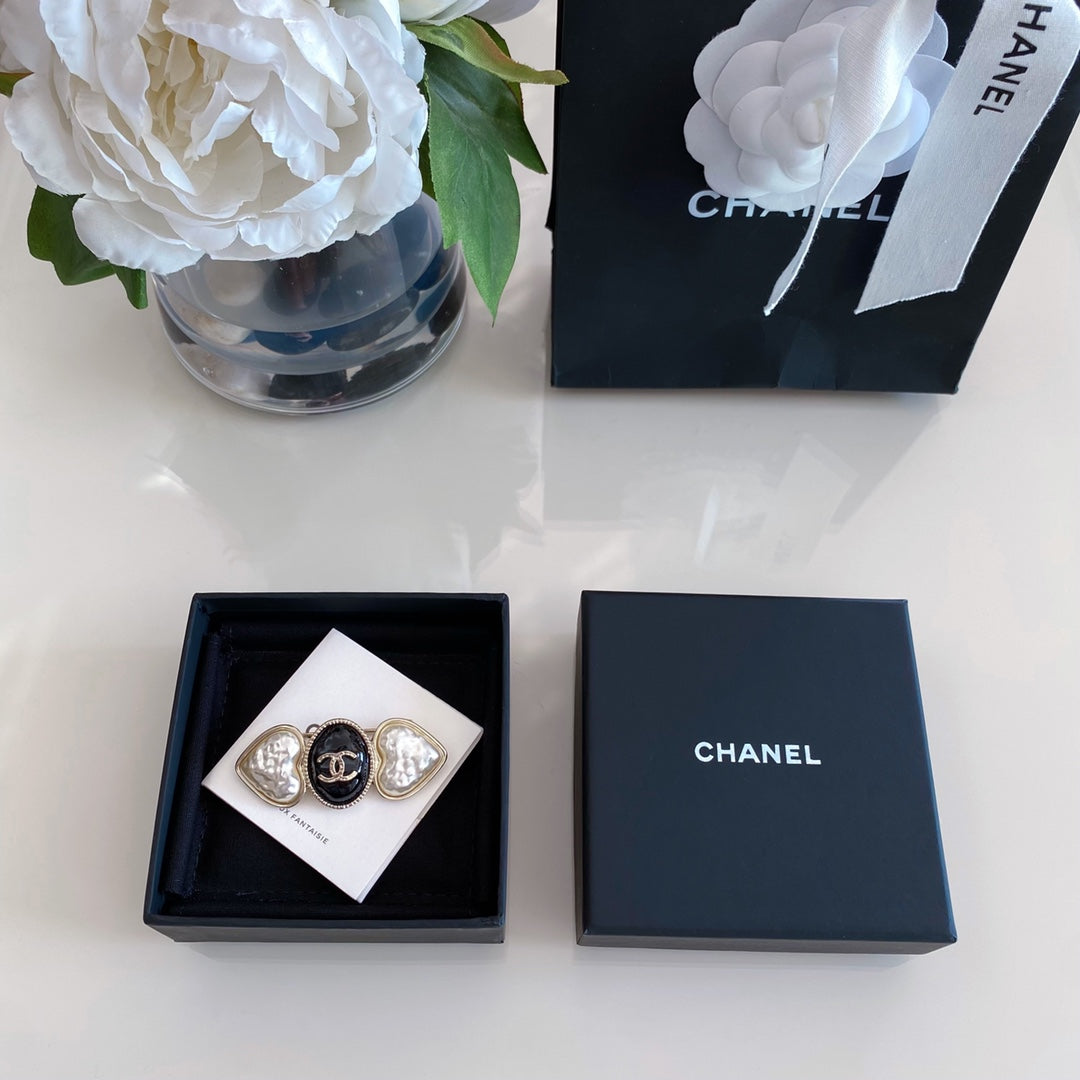 Chanel 胸針