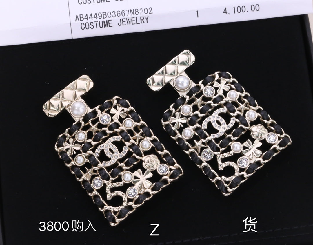 Chanel 胸針