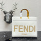 芬F家-Fendi Sunshine-中號白色燙印牛皮手提袋