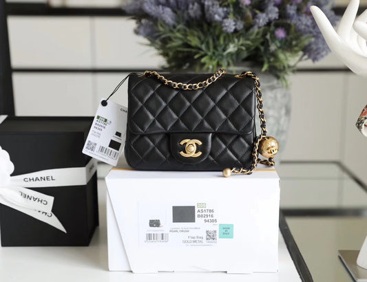 Chanel 金球方胖子口蓋包-黑色