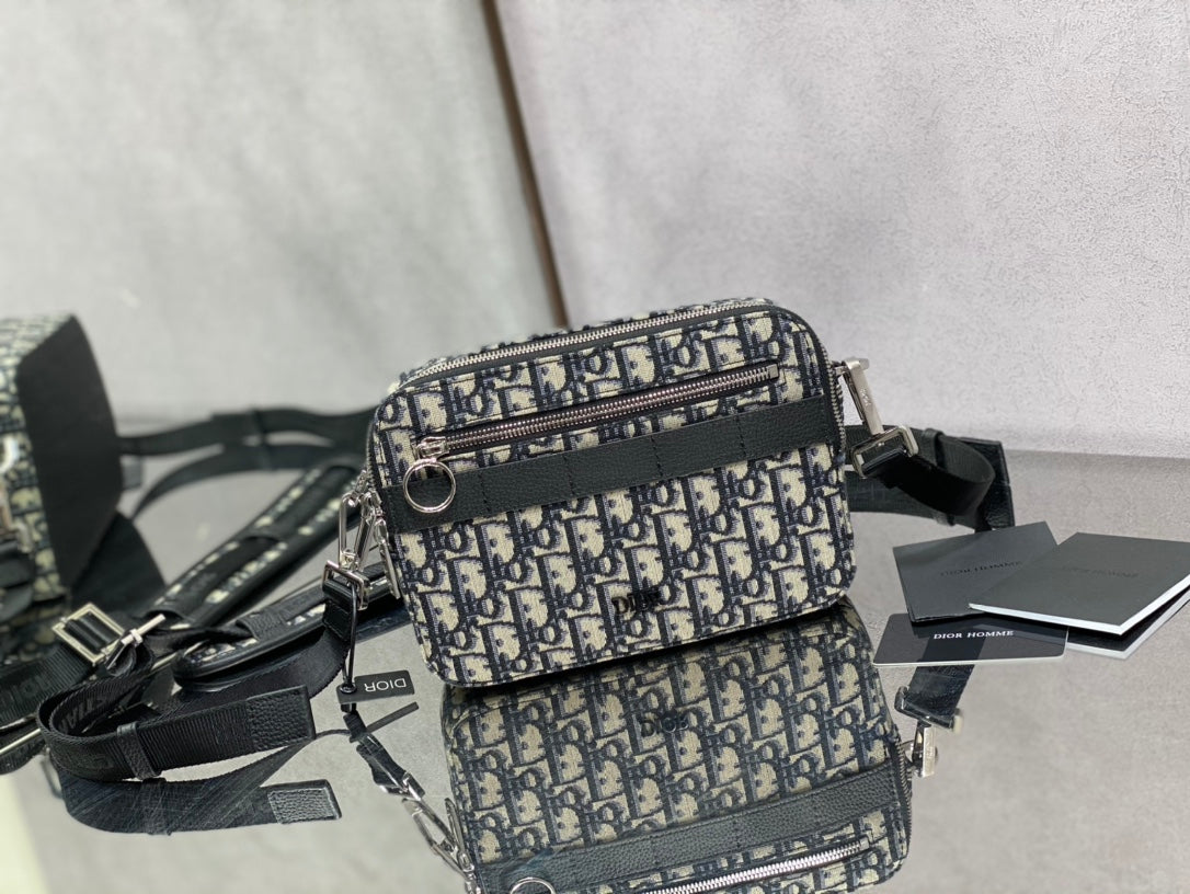 Dior 經典相機包-22*15*5cm