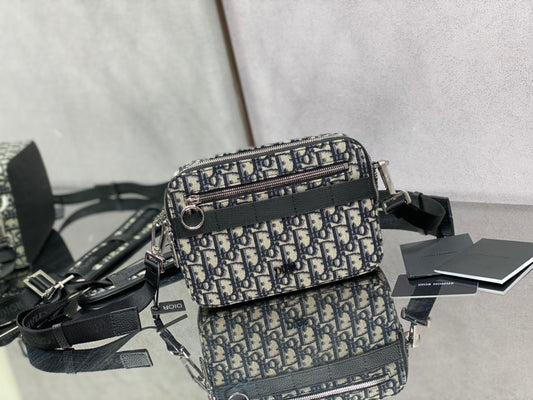 Dior 經典相機包-22*15*5cm