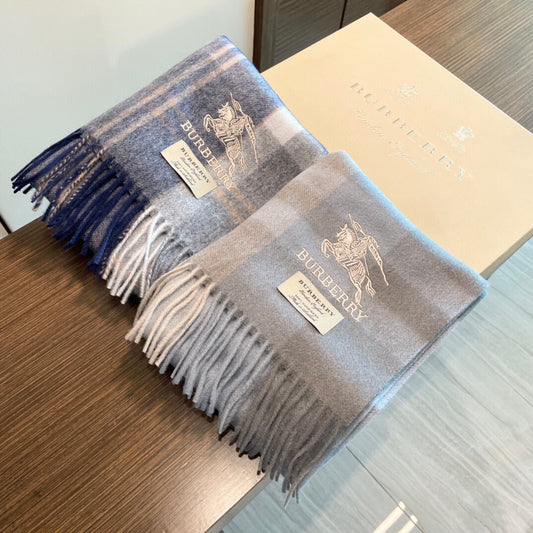 Burberry 羊絨圍巾