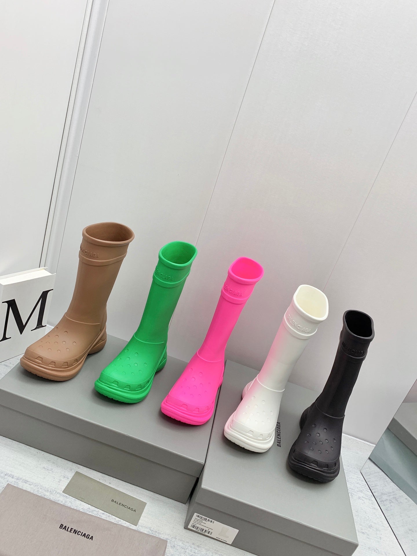 巴黎世-2022秋冬 x Crocs 防滑厚底雨靴 集合圖