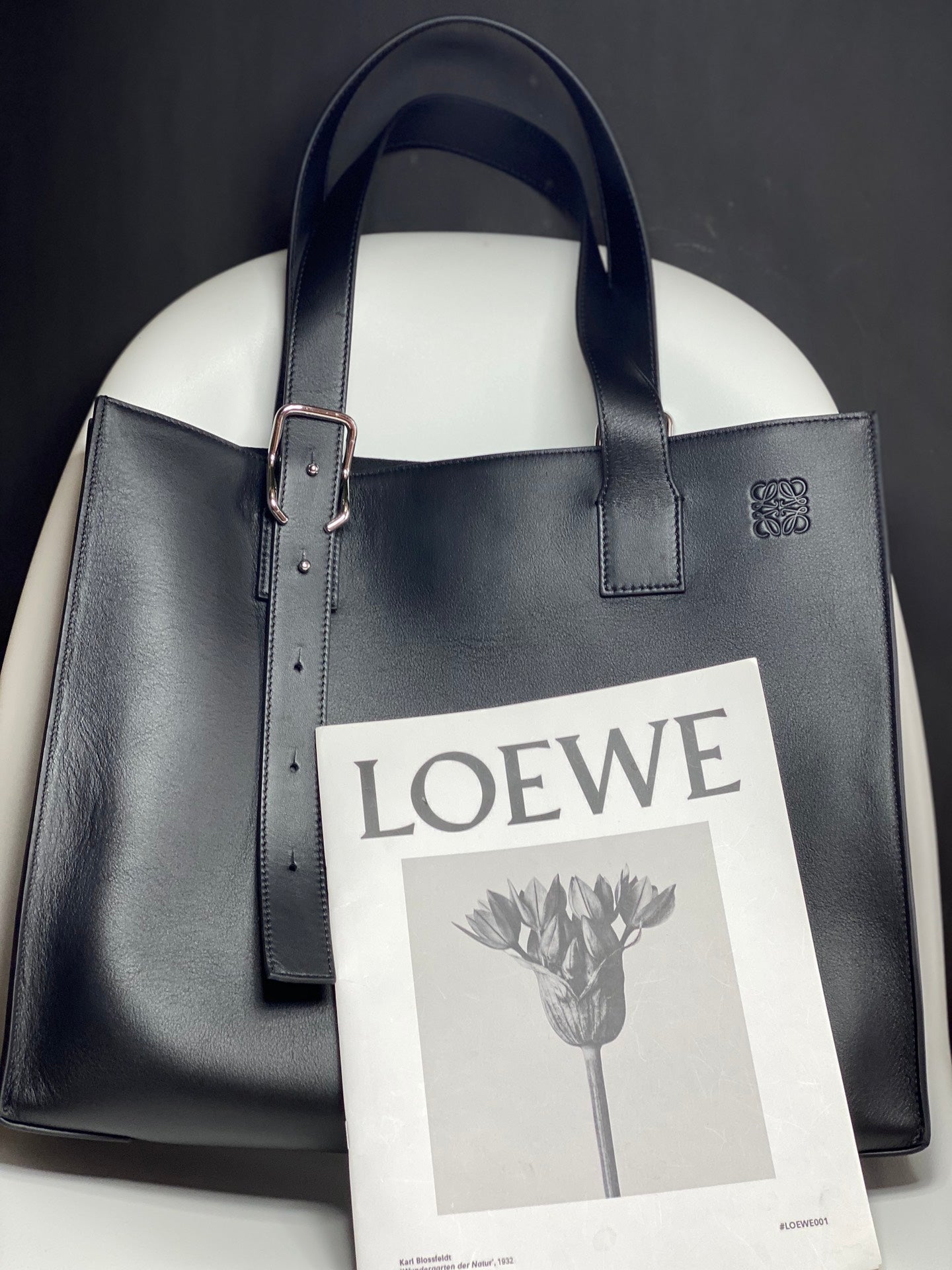 羅L威-Buckle Horizontal Tote 手袋