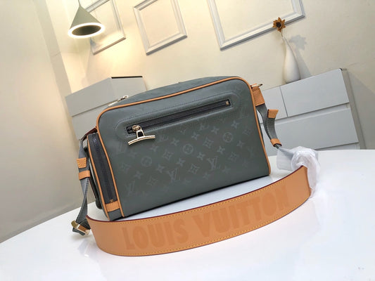 Lou-Monogram Titanium 小號 單肩包 斜背包