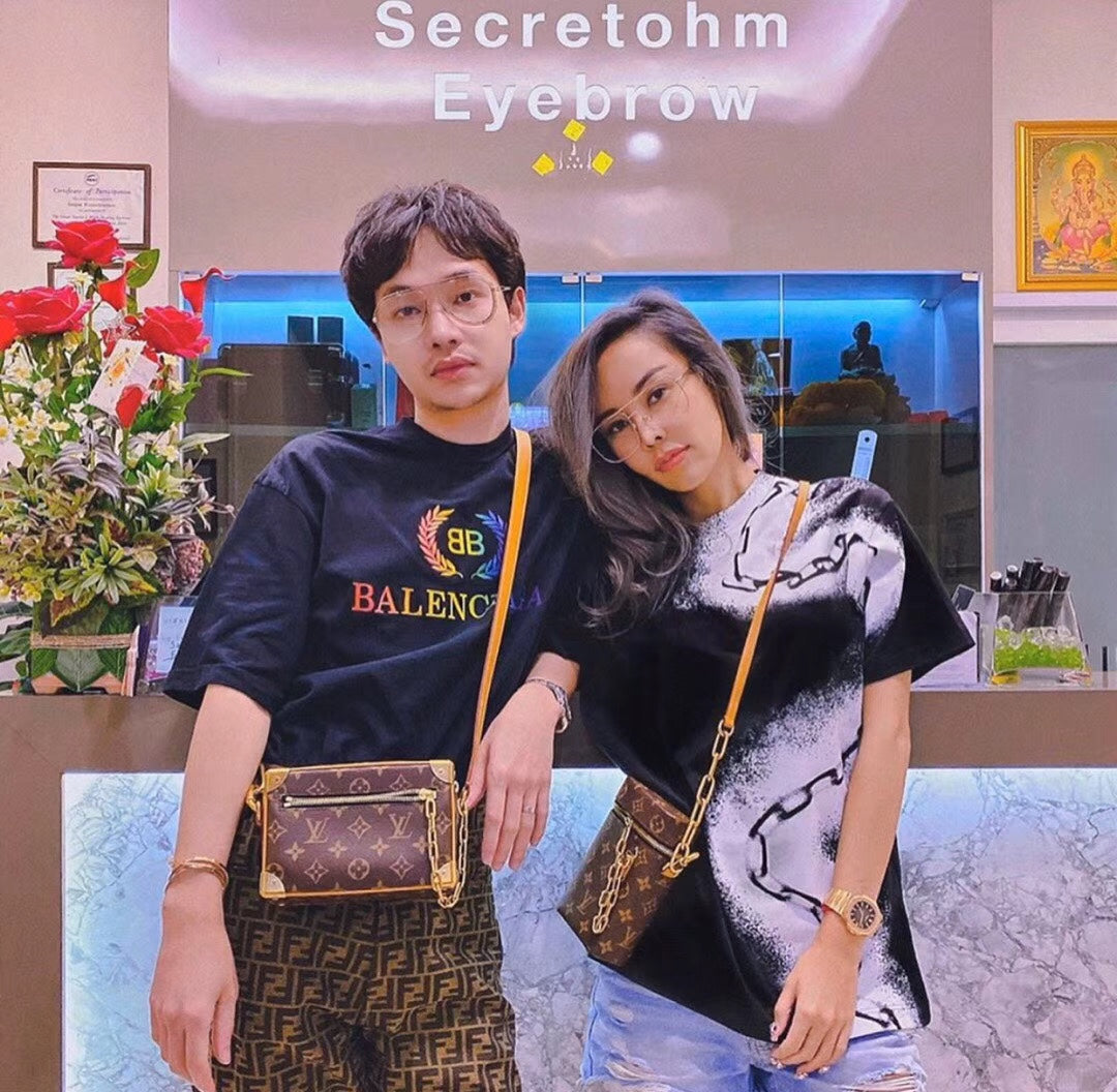 M68906 路L家-Mini Soft Trunk手袋 上身照