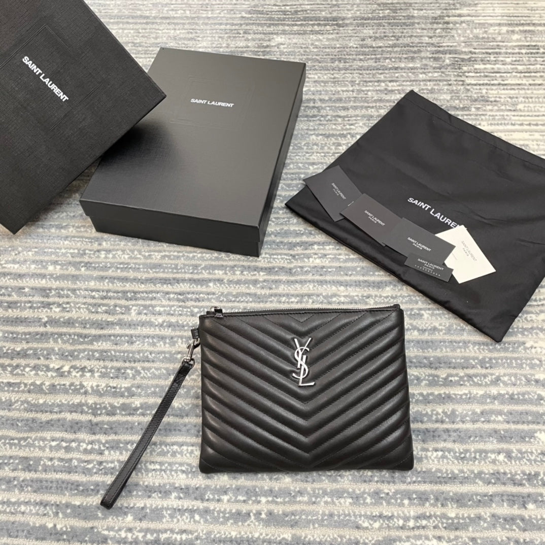 YSL經典MONOGRAM小號絎縫皮革手拿包-黑色牛皮銀扣