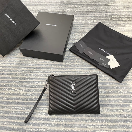 YSL經典MONOGRAM小號絎縫皮革手拿包-黑色牛皮銀扣