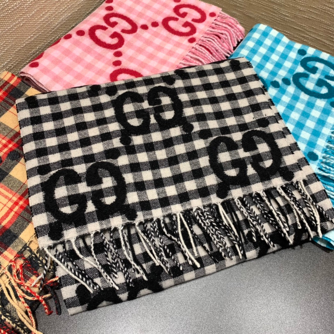Gucci 新款大LOGO圍巾
