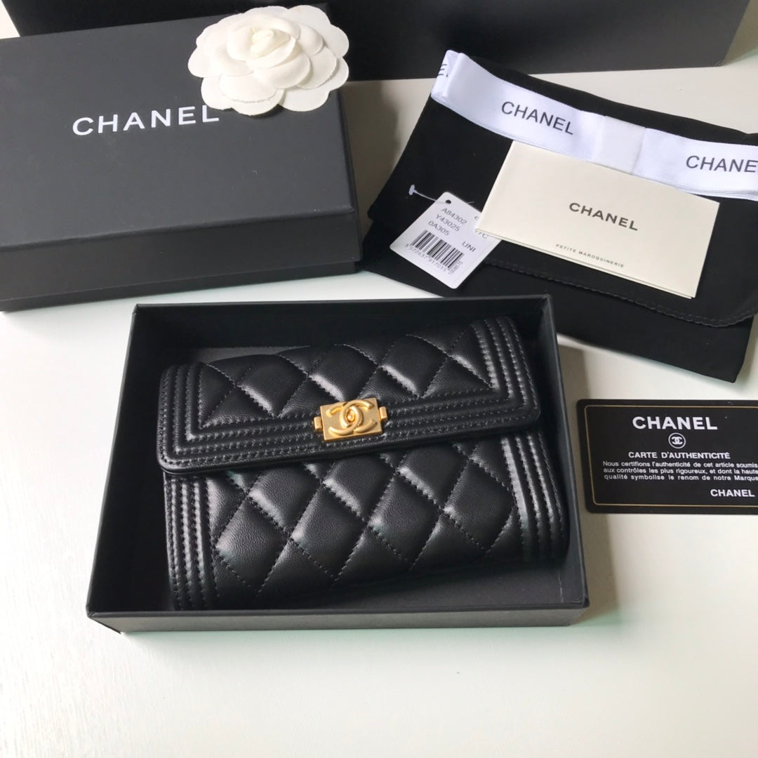 Chanel 三折中夾-黑色羊皮金扣