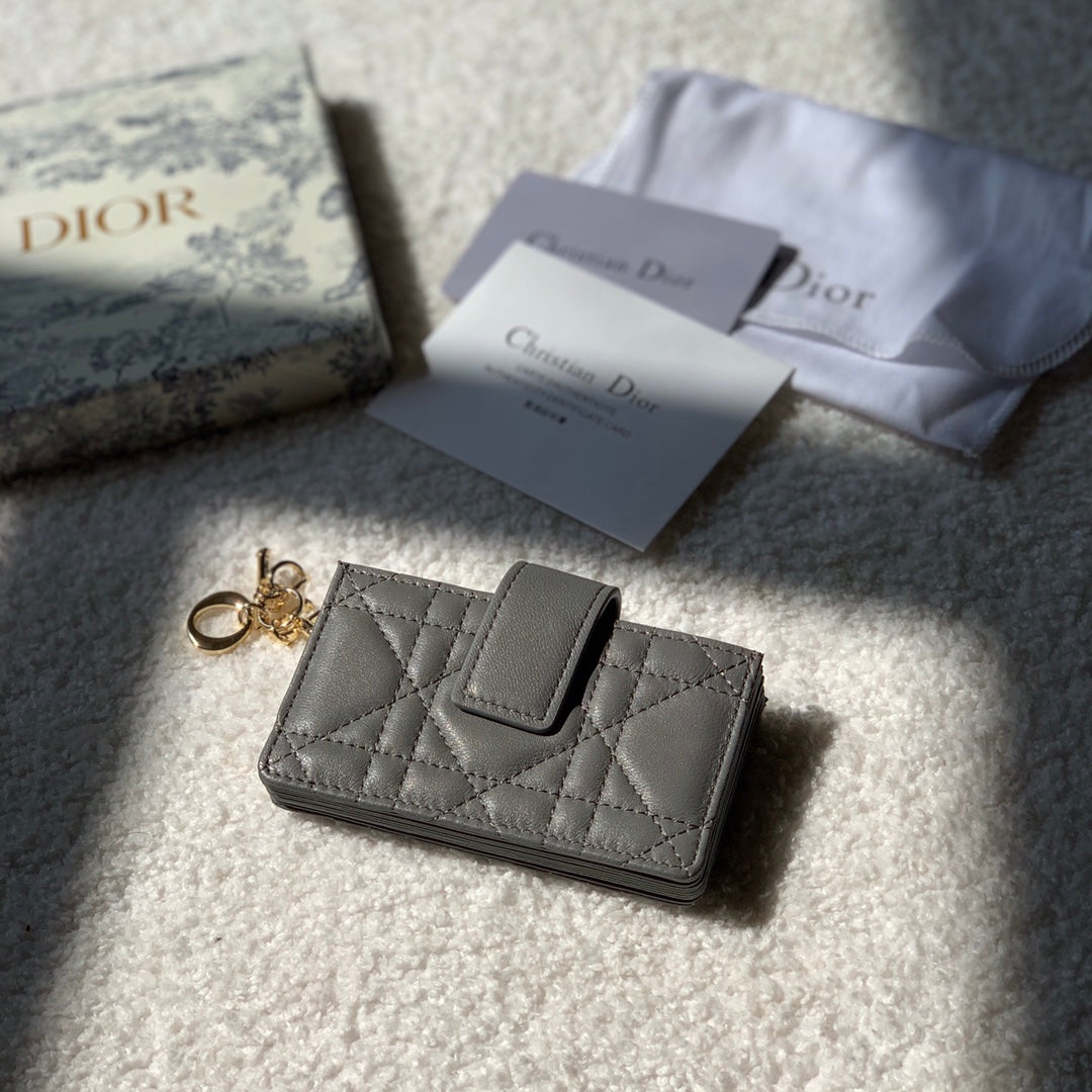 Dior 小羊皮風琴卡包