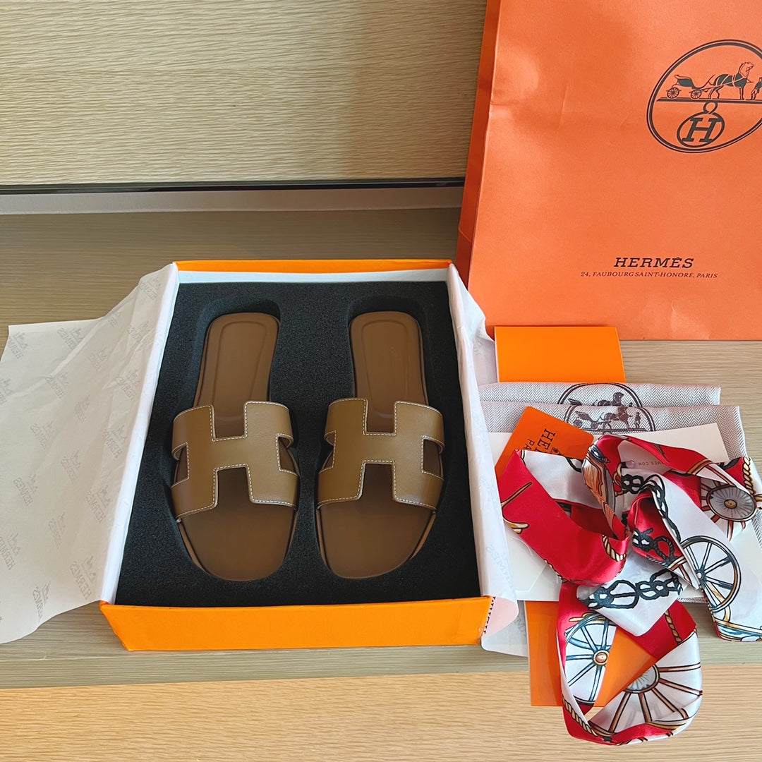 小愛款-經典H拖鞋 純色皮面 全包中底 咖色