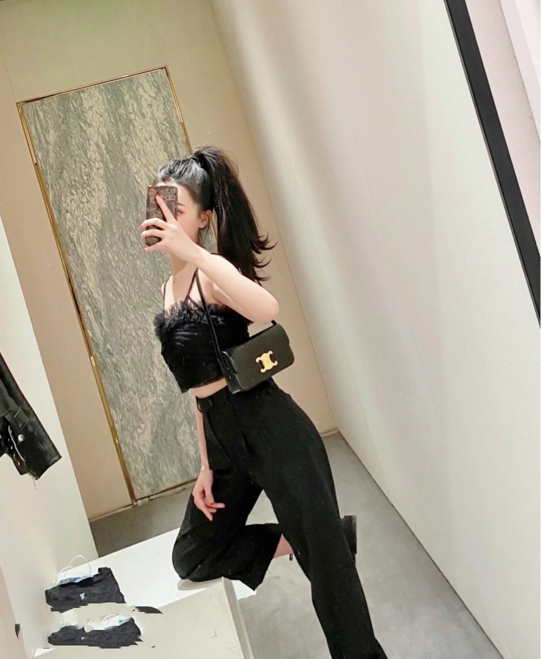 Celine Triomphe 牛皮革腋下包-黑色