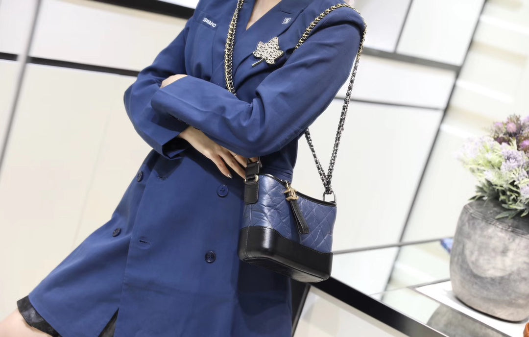 Chanel 小號流浪包-黑籃菱格紋