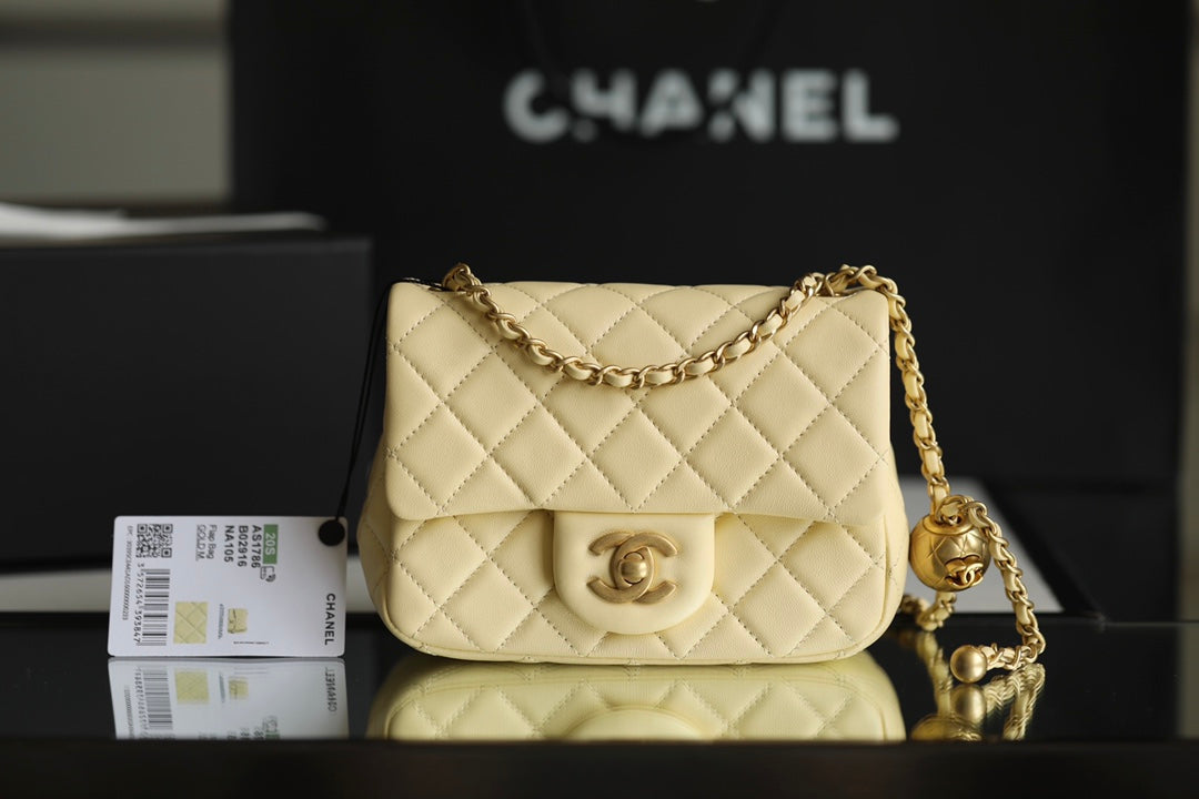 Chanel 金球方胖子口蓋包-小雞黃