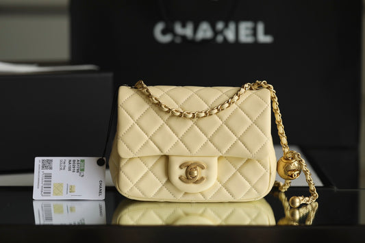 Chanel 金球方胖子口蓋包-小雞黃