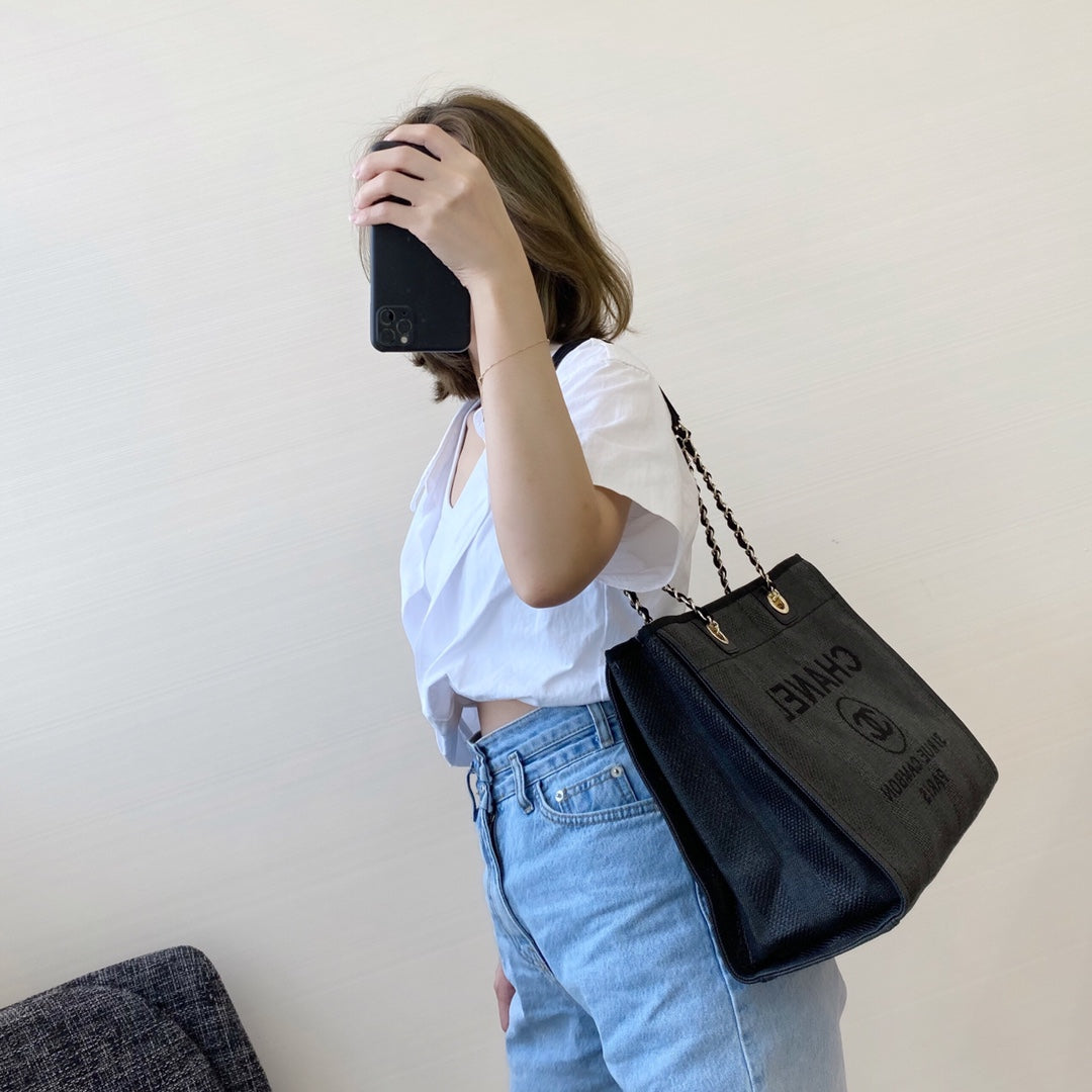 Chanel 中號黑色沙灘包