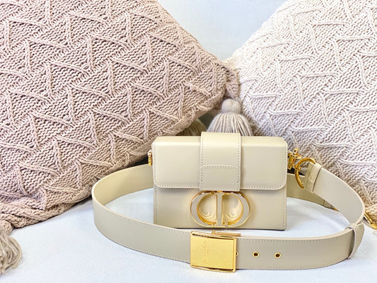 Dior 蒙田 Mini Box-平紋牛皮-珐瑯扣-17.5cm-熔岩棕