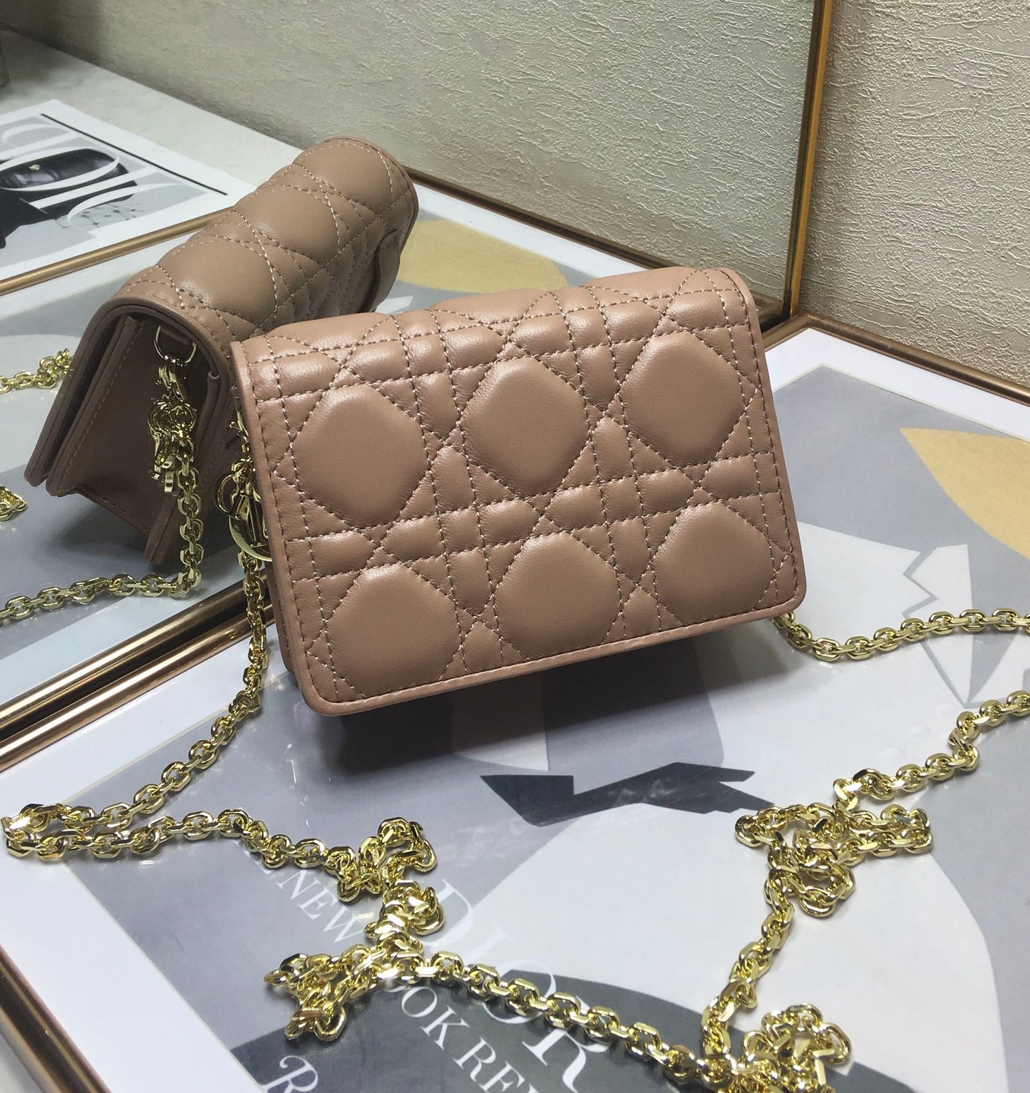 Dior Lady Dior Nano 鏈條卡包／腰包-豆沙粉