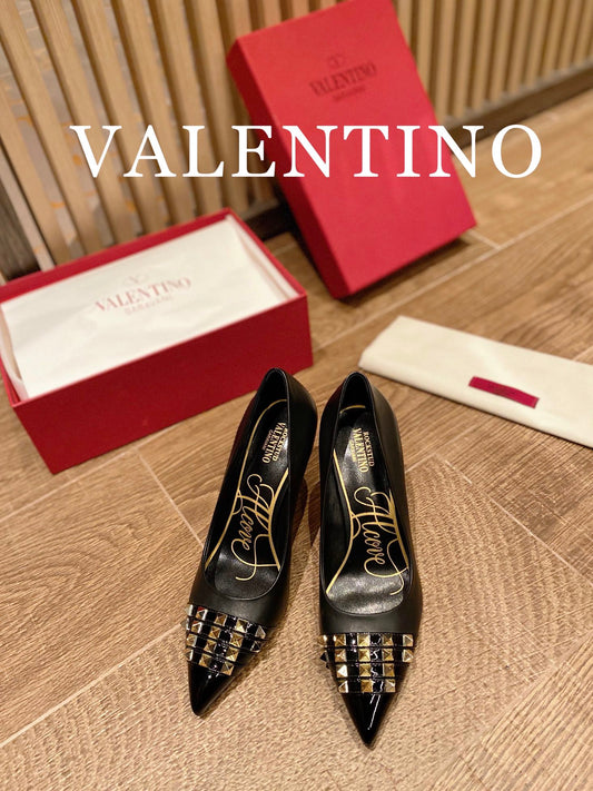 范倫V-黑色肩頭高跟鞋