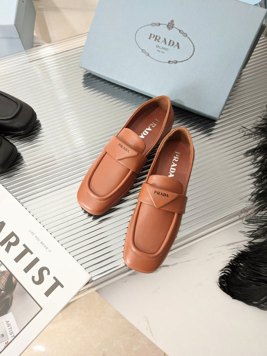 Prada 鞋-Prada 超柔軟 平底樂福鞋（咖啡色）