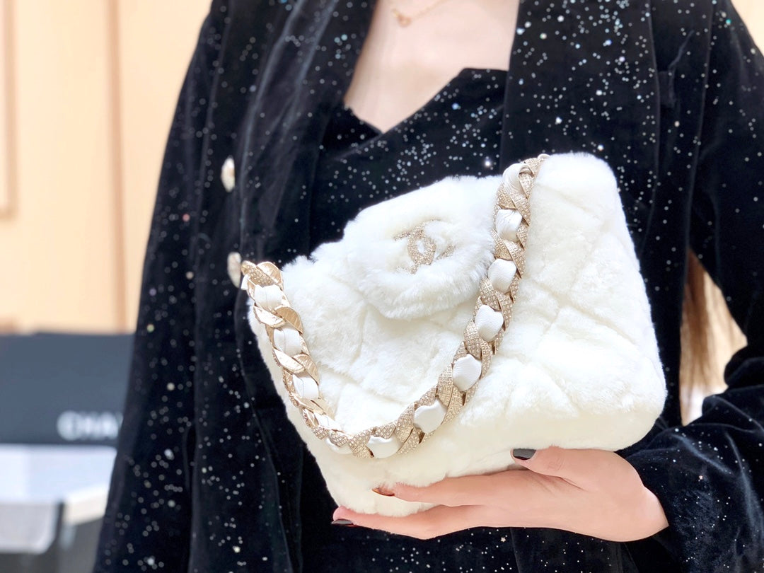 Chanel 剪羊毛鑽鏈包