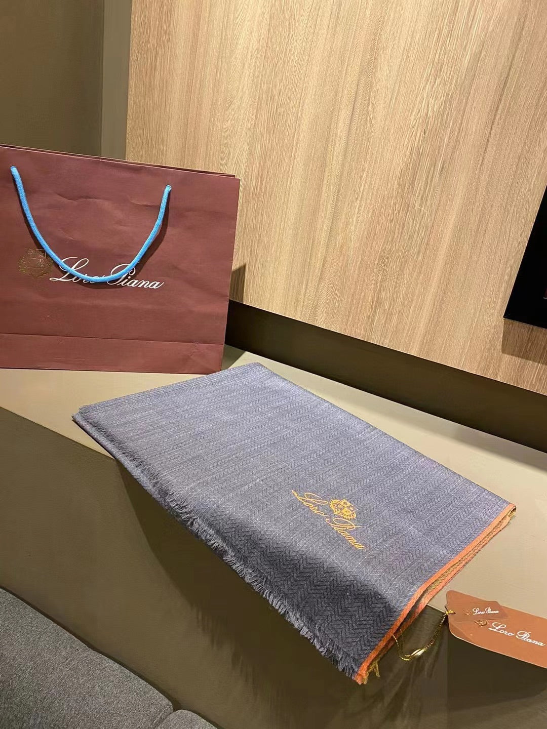 L-Piana  100%羊絨純色系水毛人字紋金斯圍巾-200隻水絨紗線-90*200cm