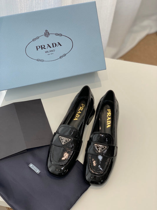 Prada 鞋-Prada 平底樂福鞋(漆皮黑)