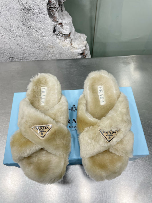 普P家-2022秋冬新款 毛毛拖 明星同款