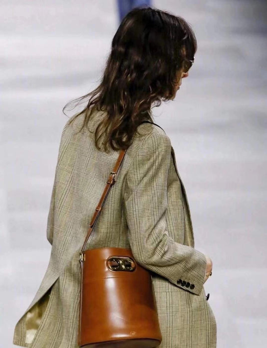 Celine Bucket Maillon Triomphe 牛皮肩背水桶包