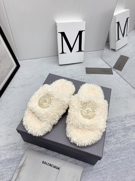 巴黎世-春夏新品刺繡捲毛拖(尺碼35-39)