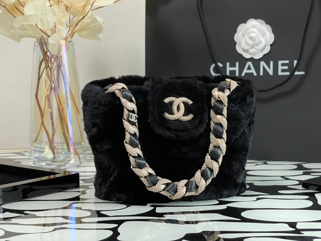 Chanel 剪羊毛鑽鏈包