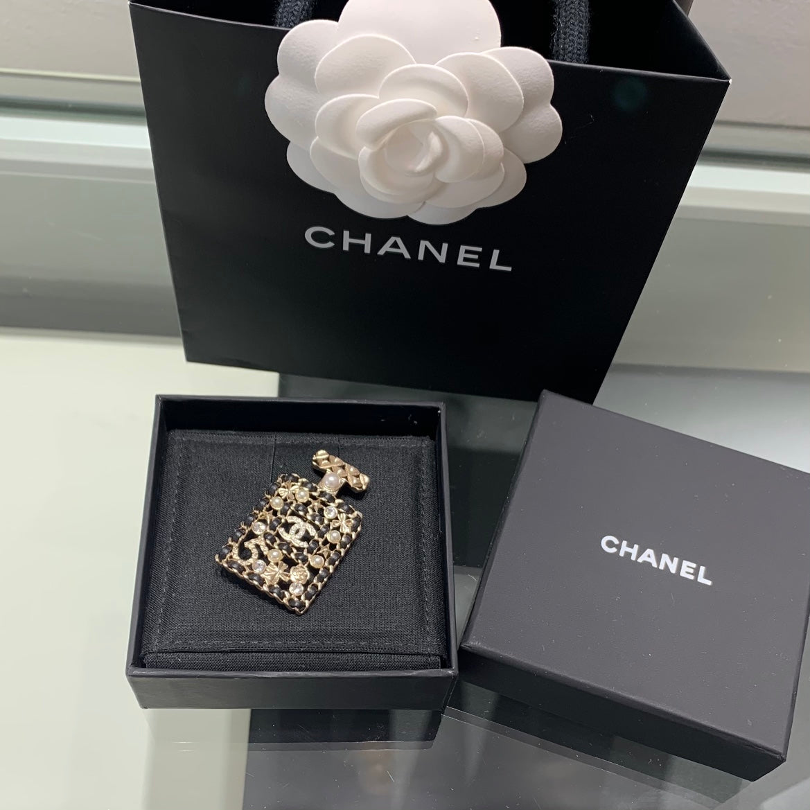 Chanel 胸針