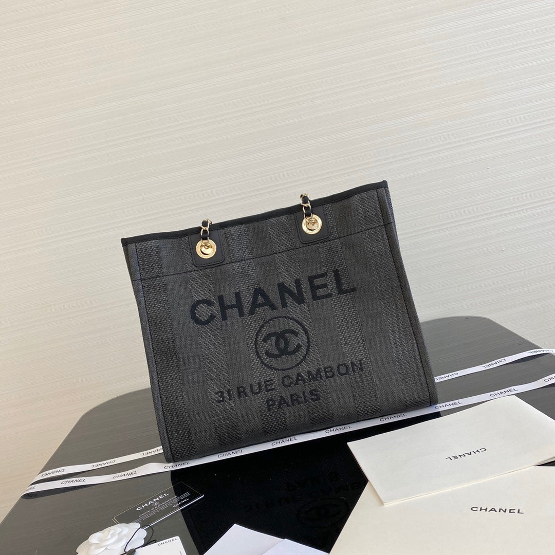 Chanel 中號黑色沙灘包