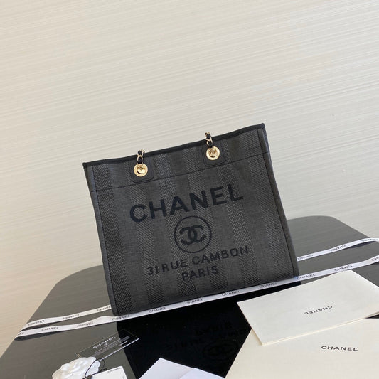 Chanel 中號黑色沙灘包