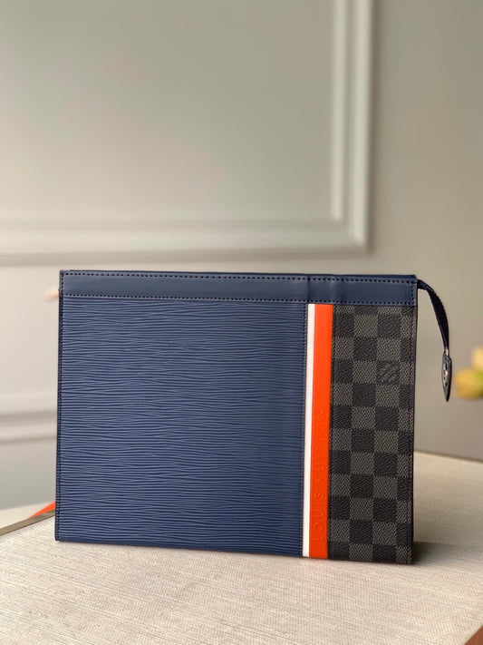 LV M56828 Pochette Voyage 中號手拿包