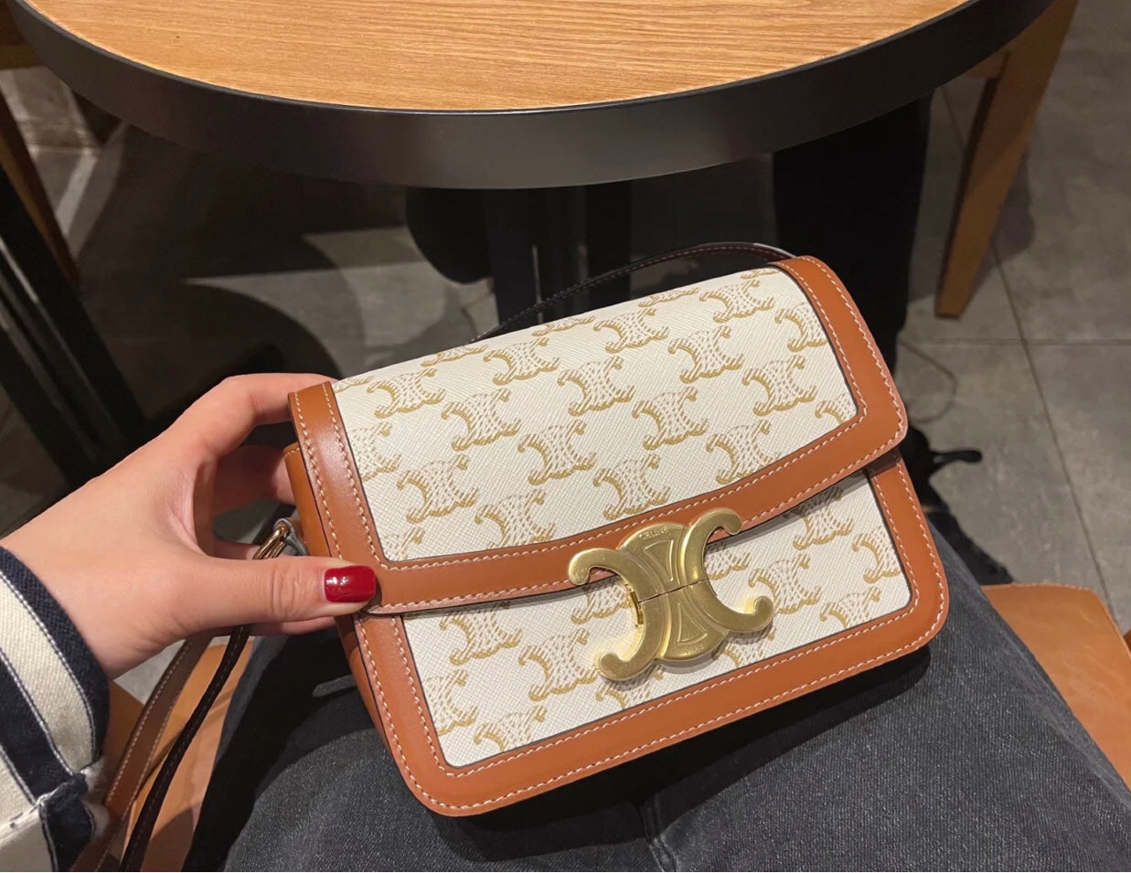 Celine Teen TRIOMPHE 小號小牛皮-白色老花