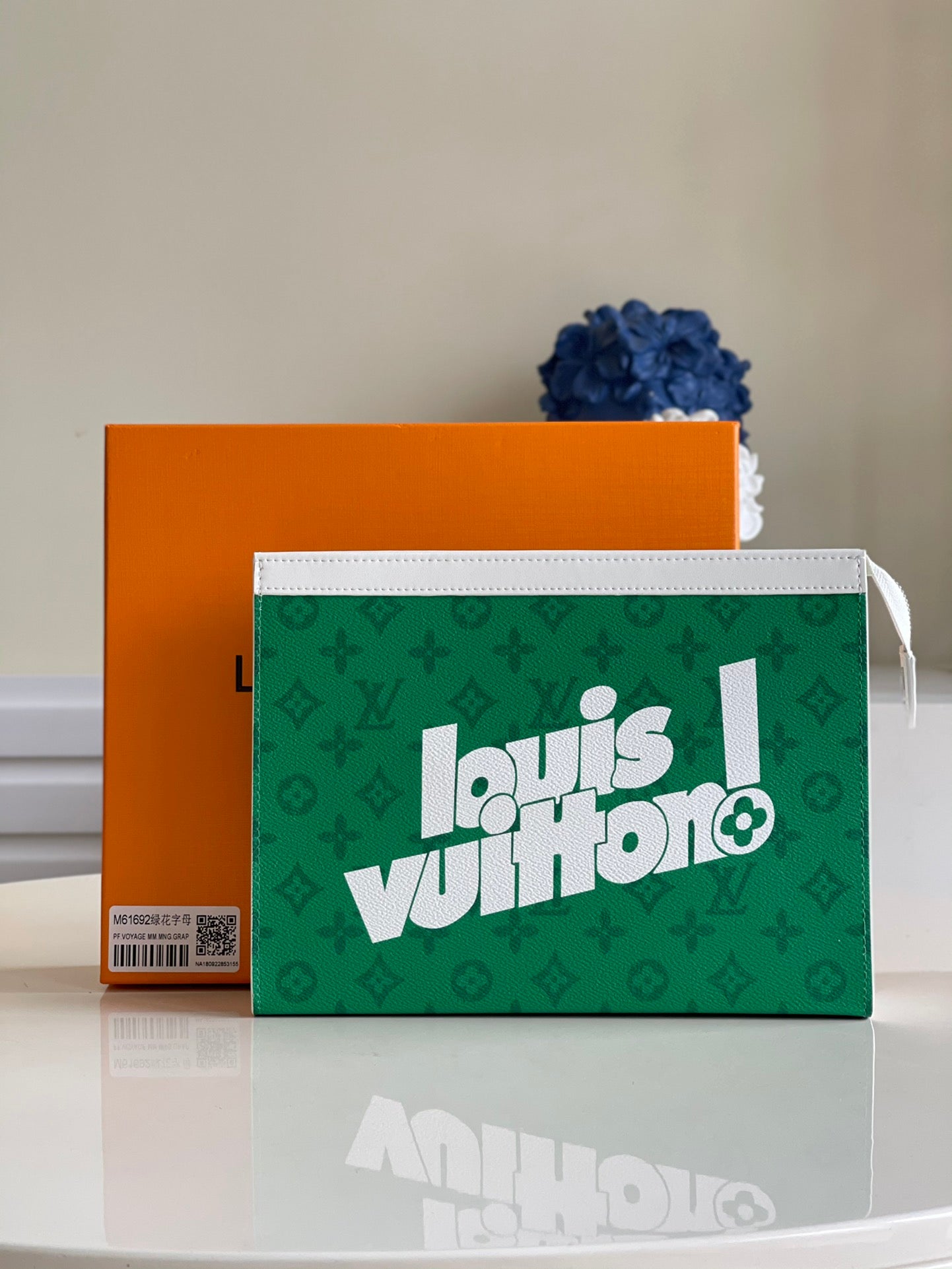 LV M61692字母綠色 經典POCHETTE VOYAGE 中號手袋
