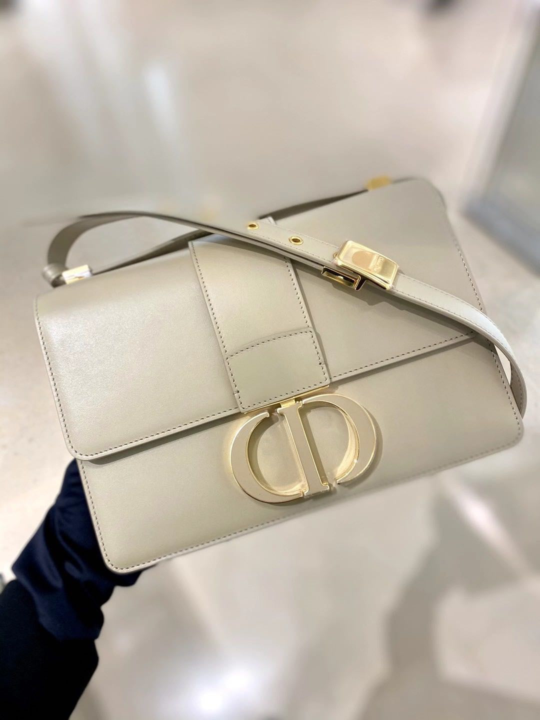 Dior 蒙田 30 Montaigne系列-24cm-珐瑯扣-淺杏色