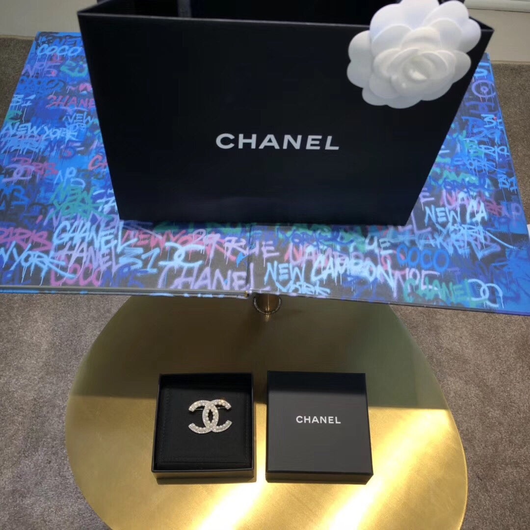Chanel 胸針