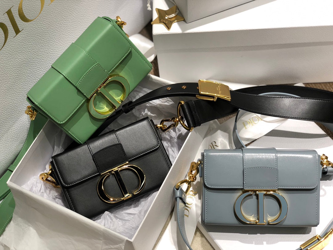 Dior 蒙田 Mini Box-平紋牛皮-珐瑯扣-17.5cm-霧霾藍