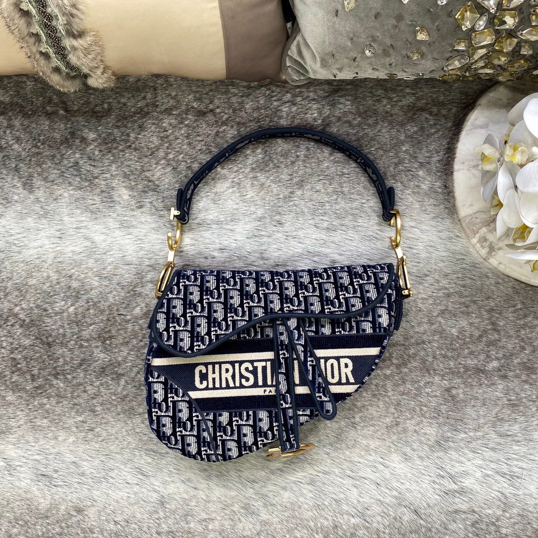 Dior Saddle 馬鞍包-2020天鵝絲絨