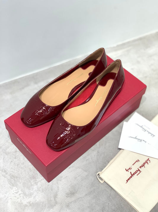 Salvatore Ferragamo鞋-菲拉格慕 芭蕾舞燙壓紋 漆皮平底鞋 紅
